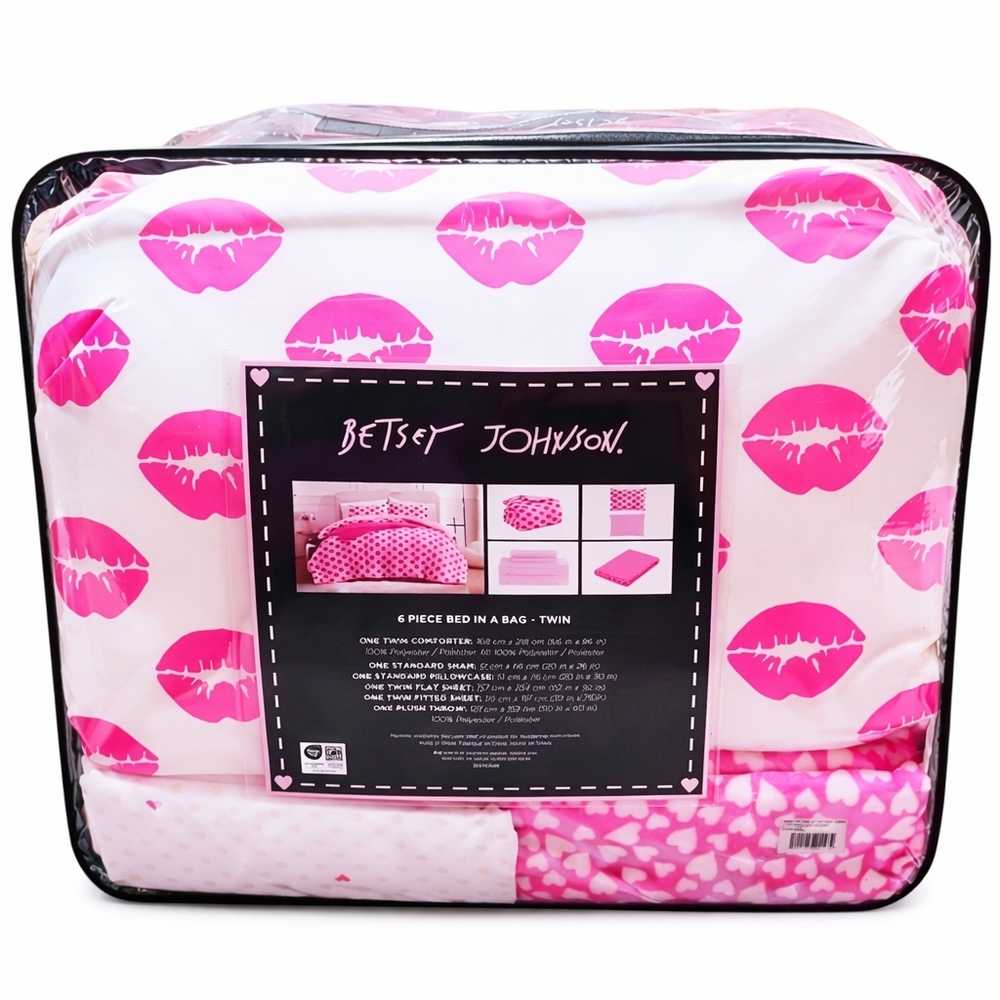 Betsey Johnson 6 Piece Bed In A Bag Pink Lip Print & Hearts Twin Bed Set NWT - Picture 7 of 16